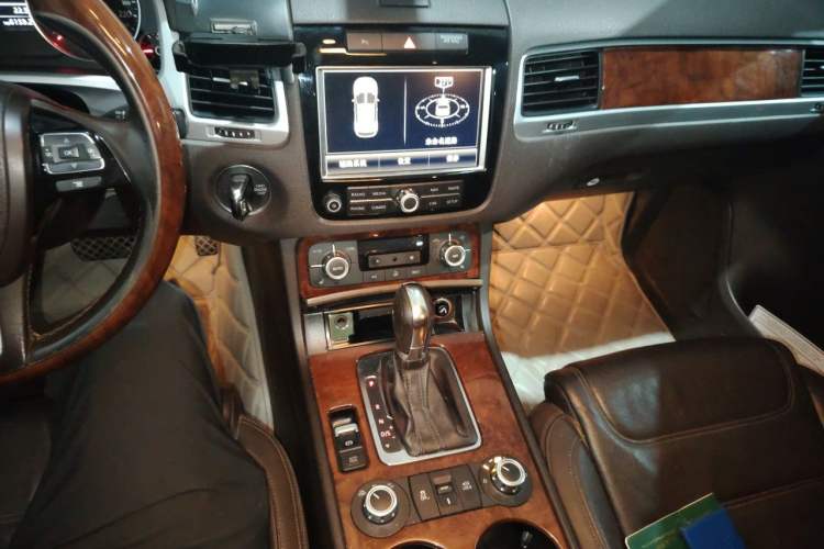 Used Volkswagen Touareg 2014 3.0 TSI New Edition Gear Lever