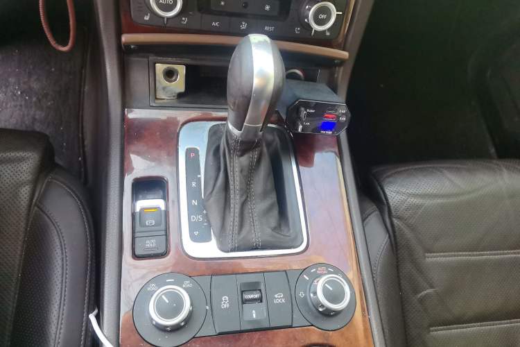 Used Volkswagen Touareg 2014 3.0 TSI New Edition Gear Lever