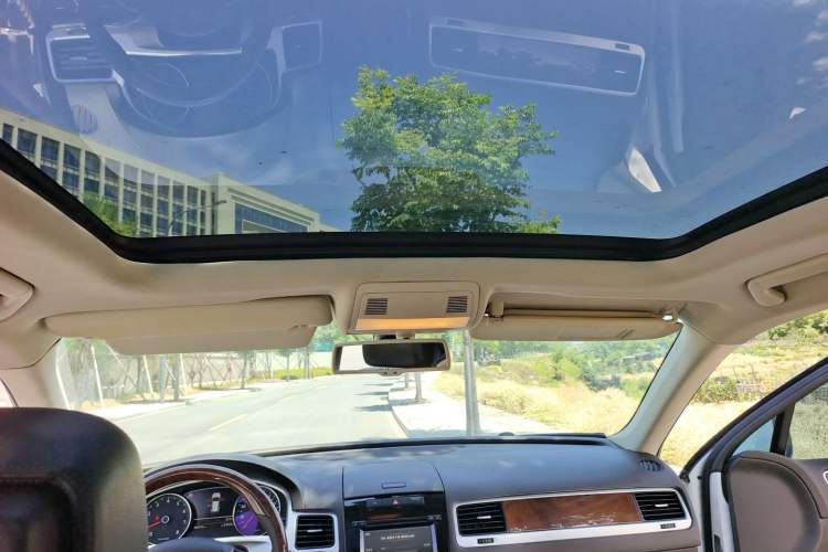 Used Volkswagen Touareg 2014 3.0 TSI New Edition Headliner