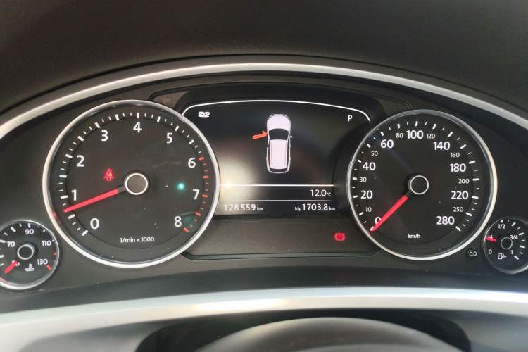Used Volkswagen Touareg 2014 3.0 TSI New Edition Instrument Cluster
