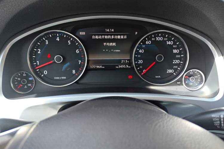 Used Volkswagen Touareg 2014 3.0 TSI New Edition Instrument Cluster