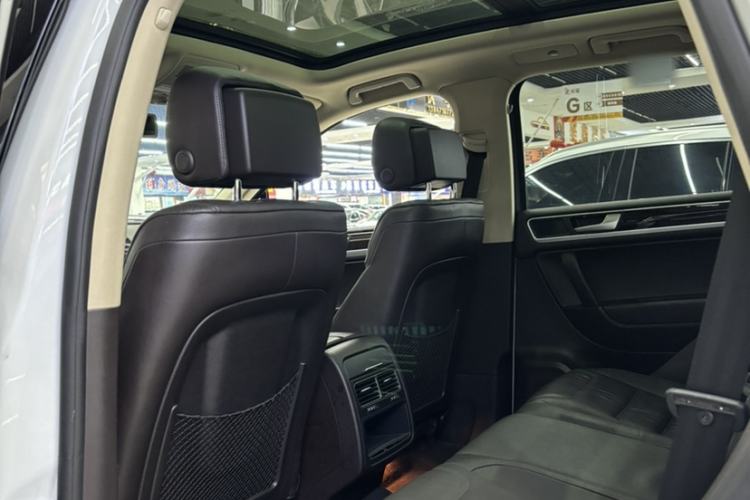Used Volkswagen Touareg 2014 3.0 TSI New Edition Interior 5