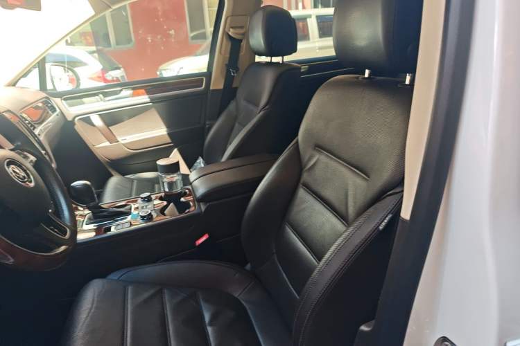 Used Volkswagen Touareg  Left Front Seat