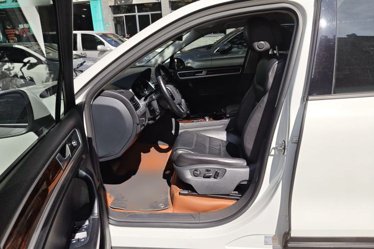 Used Volkswagen Touareg 2014 3.0 TSI New Edition Left Front Seat