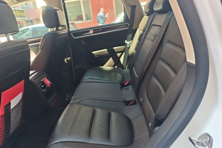 Used Volkswagen Touareg  Left Rear Seat