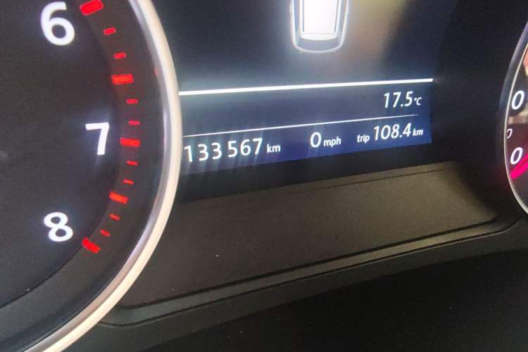 Used Volkswagen Touareg  Odometer Close Up