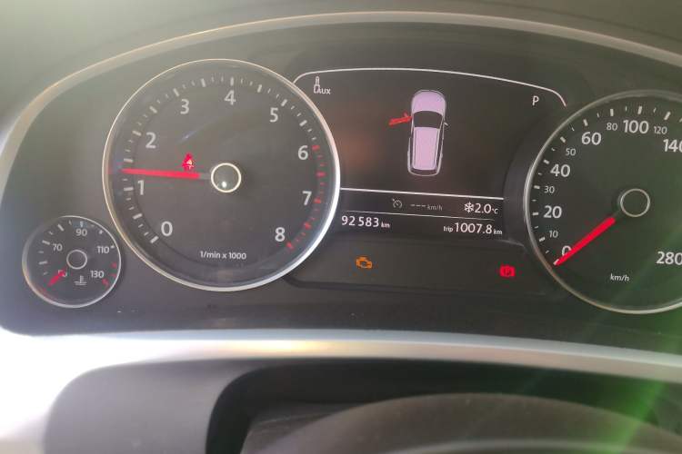 Used Volkswagen Touareg 2014 3.0 TSI New Edition Odometer Close Up