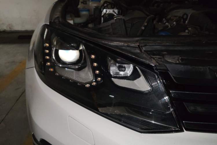 Used Volkswagen Touareg 2014 3.0 TSI New Edition Right Front Headlight