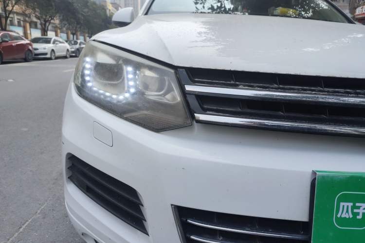 Used Volkswagen Touareg 2014 3.0 TSI New Edition Right Front Headlight