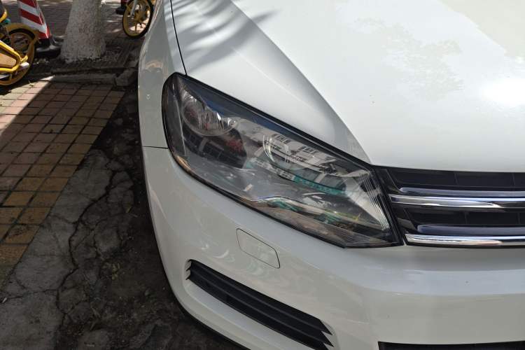 Used Volkswagen Touareg 2014 3.0 TSI New Edition Right Front Headlight