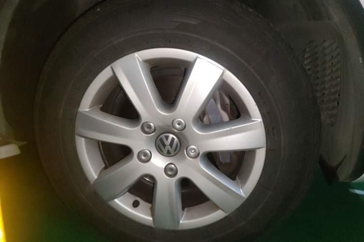 Used Volkswagen Touareg 2014 3.0 TSI New Edition Right Front Wheel Hub