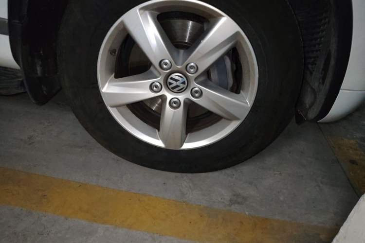 Used Volkswagen Touareg 2014 3.0 TSI New Edition Right Front Wheel Hub