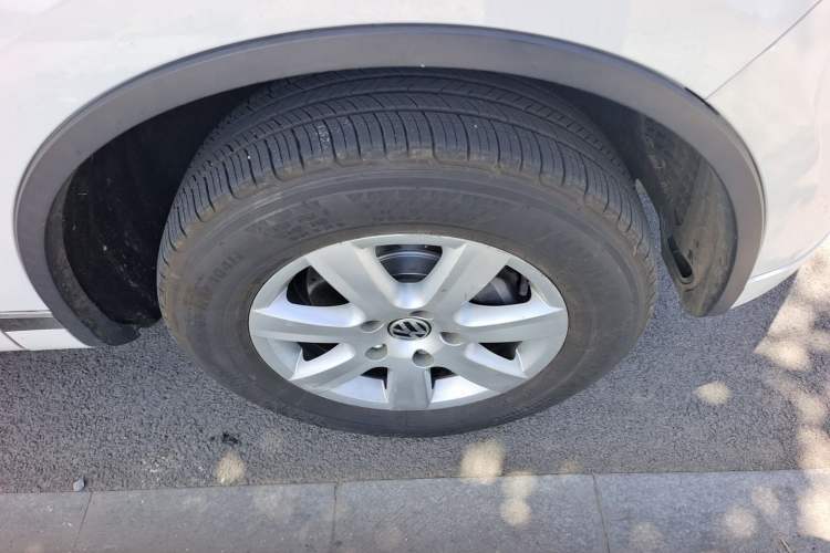 Used Volkswagen Touareg 2014 3.0 TSI New Edition Right Front Wheel Hub