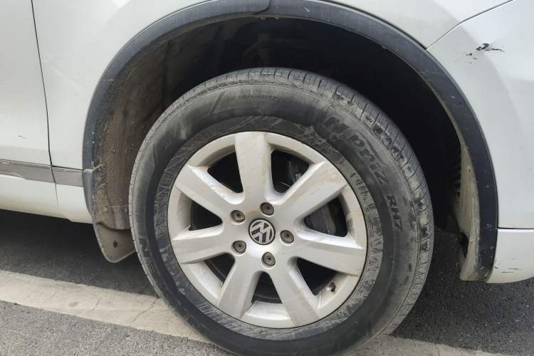 Used Volkswagen Touareg 2014 3.0 TSI New Edition Right Front Wheel Hub