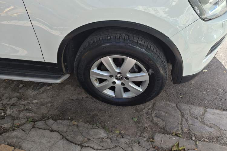 Used Volkswagen Touareg 2014 3.0 TSI New Edition Right Front Wheel Hub