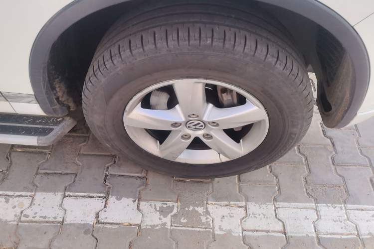Used Volkswagen Touareg 2014 3.0 TSI New Edition Right Front Wheel Hub