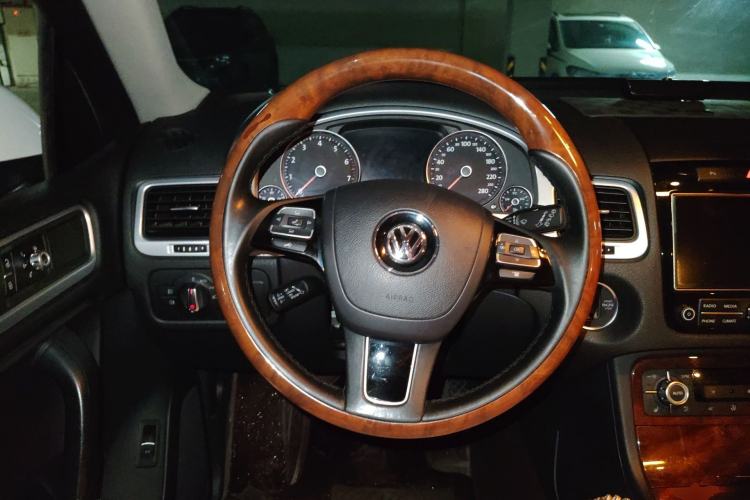 Used Volkswagen Touareg 2014 3.0 TSI New Edition Steering Wheel