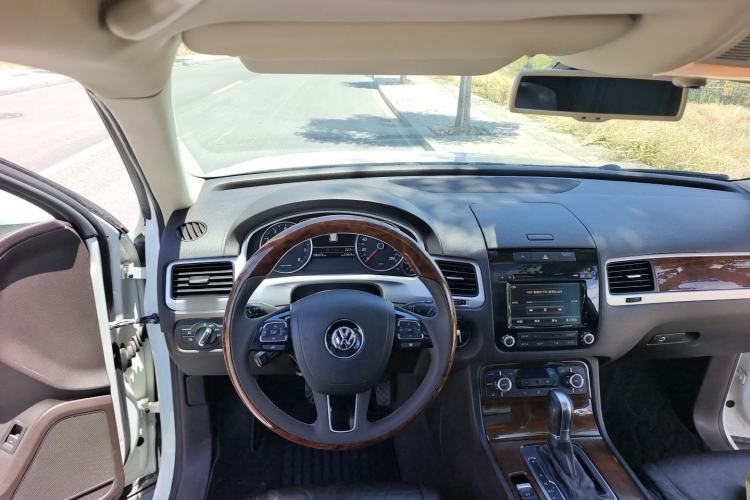 Used Volkswagen Touareg 2014 3.0 TSI New Edition Steering Wheel