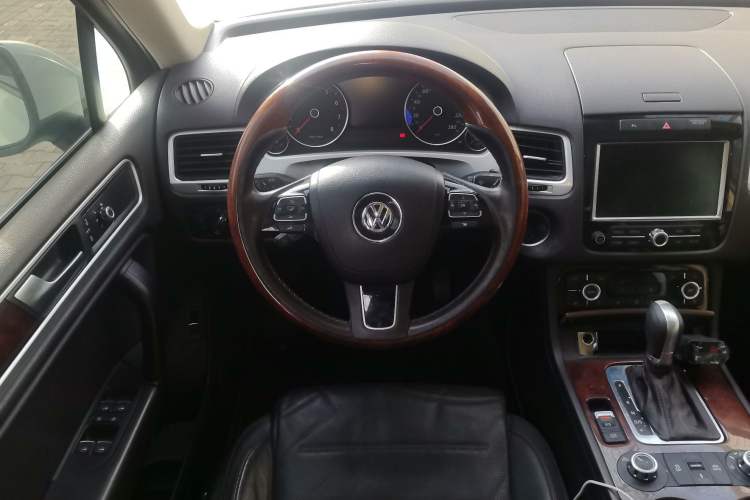 Used Volkswagen Touareg 2014 3.0 TSI New Edition Steering Wheel