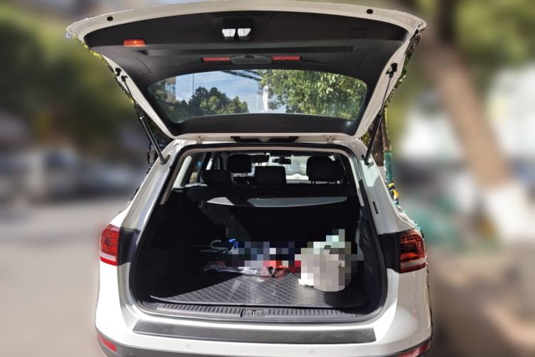 Used Volkswagen Touareg 2014 3.0 TSI New Edition Trunk