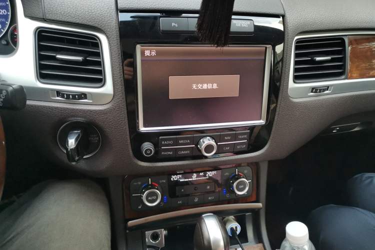 Used Volkswagen Touareg 2014 3.0 TSI New Edition Audio And AC Panel