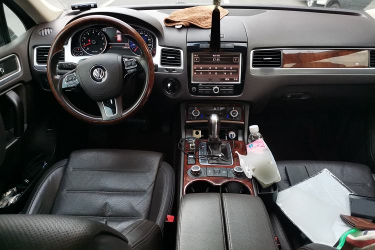 Used Volkswagen Touareg 2014 3.0 TSI New Edition Center Console