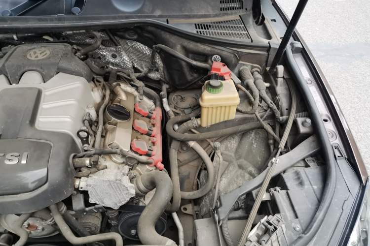 Used Volkswagen Touareg 2014 3.0 TSI New Edition Engine Bay Left