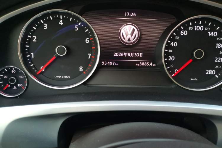 Used Volkswagen Touareg 2014 3.0 TSI New Edition Odometer Close Up