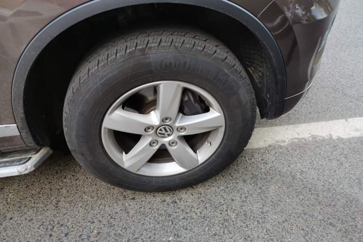 Used Volkswagen Touareg 2014 3.0 TSI New Edition Right Front Wheel Hub