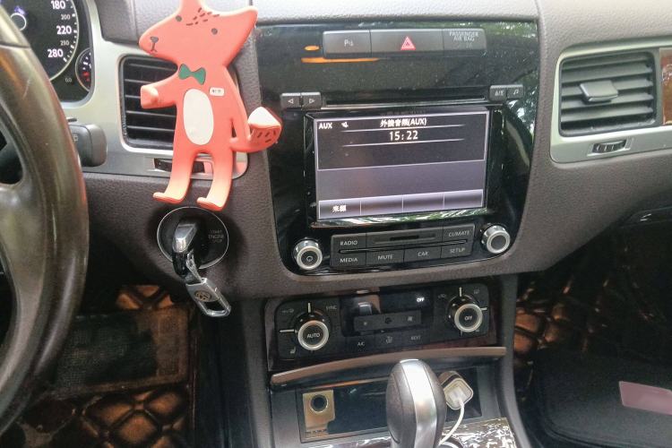 Used Volkswagen Touareg 2015 3.0 TDI Diesel Standard Model Audio And AC Panel