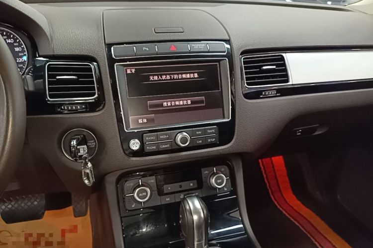 Used Volkswagen Touareg 2015 3.0 TSI Standard Model Audio And AC Panel