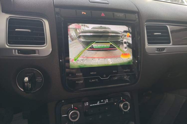Used Volkswagen Touareg 2015 3.0 TSI Standard Model Audio And AC Panel