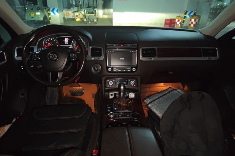 Used Volkswagen Touareg 2015 3.0 TSI Standard Model Center Console