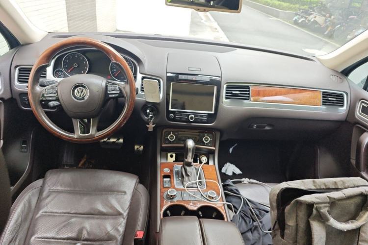 Used Volkswagen Touareg 2015 3.0 TSI Luxury Model Center Console