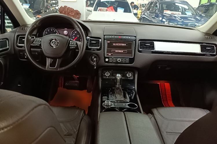 Used Volkswagen Touareg 2015 3.0 TSI Standard Model Center Console