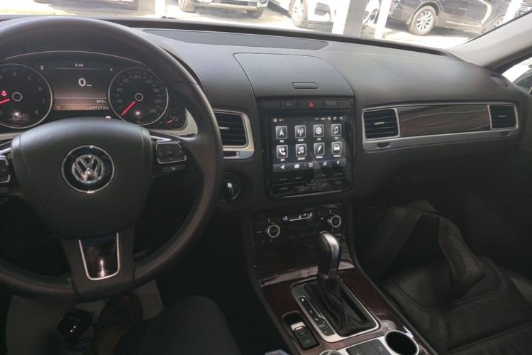 Used Volkswagen Touareg 2015 3.0 TSI Standard Model Center Console