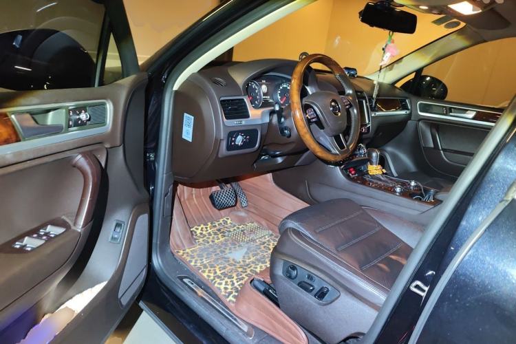 Used Volkswagen Touareg 2015 3.0 TSI Audacious Limited Edition Driver Seat