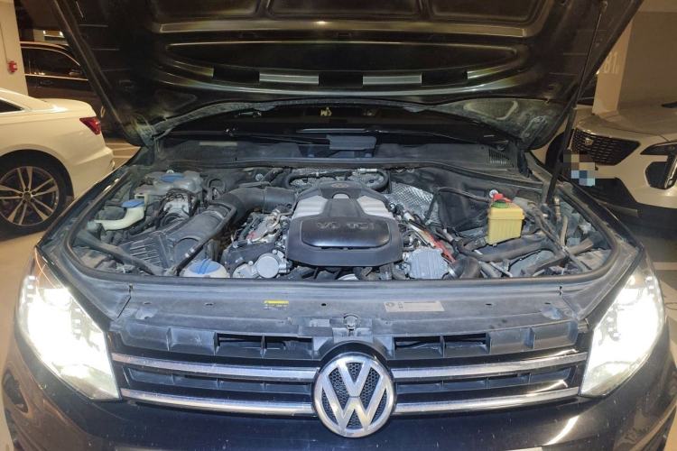 Used Volkswagen Touareg 2015 3.0 TSI Audacious Limited Edition Engine Bay