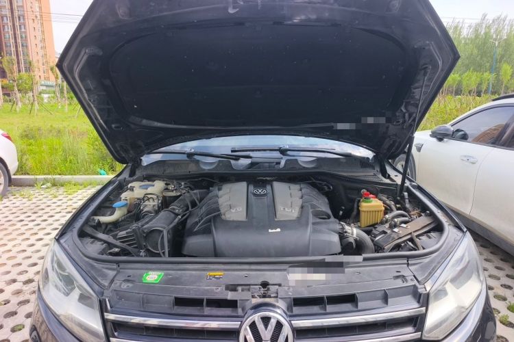 Used Volkswagen Touareg  Engine Bay