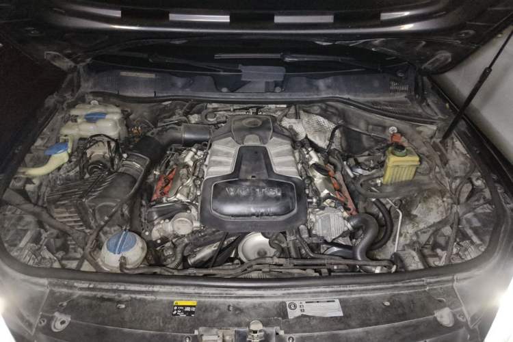 Used Volkswagen Touareg 2015 3.0 TSI Luxury Model Engine Bay