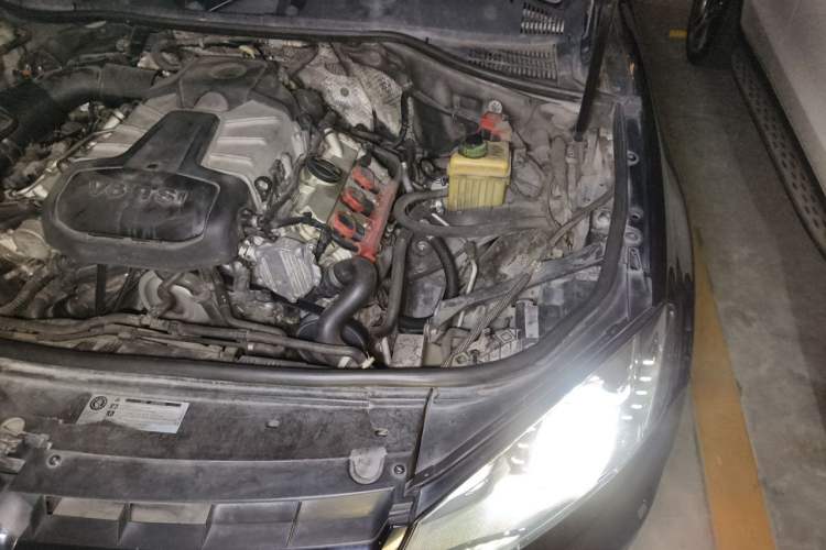 Used Volkswagen Touareg 2015 3.0 TSI Luxury Model Engine Bay Left
