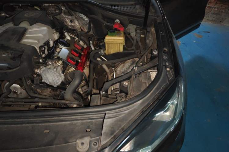 Used Volkswagen Touareg 2015 3.0 TSI Standard Model Engine Bay Left