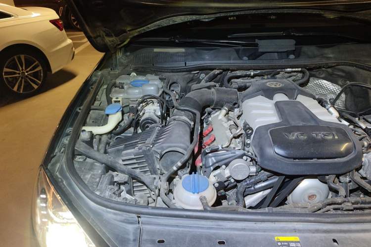 Used Volkswagen Touareg 2015 3.0 TSI Audacious Limited Edition Engine Bay Right