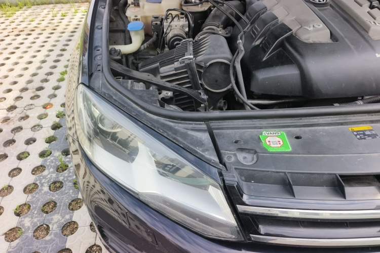 Used Volkswagen Touareg  Engine Bay Right