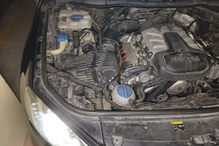 Used Volkswagen Touareg 2015 3.0 TSI Luxury Model Engine Bay Right