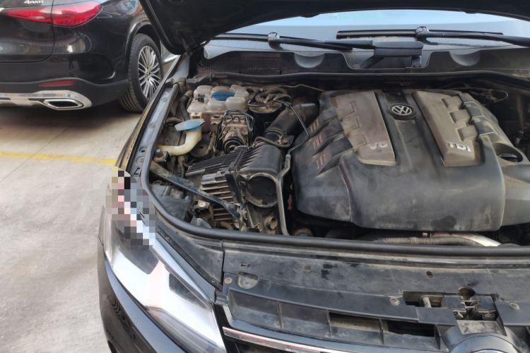 Used Volkswagen Touareg 2015 3.0 TDI Diesel Standard Model Engine Bay Right