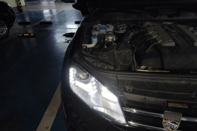 Used Volkswagen Touareg 2015 3.0 TDI Diesel Comfort Model Engine Bay Right