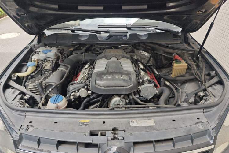 Used Volkswagen Touareg 2015 3.0 TSI Luxury Model Engine Bay
