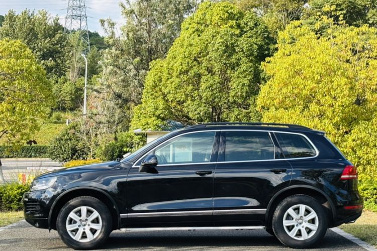 Used Volkswagen Touareg 2015 3.0 TDI Diesel Standard Model Exterior 9