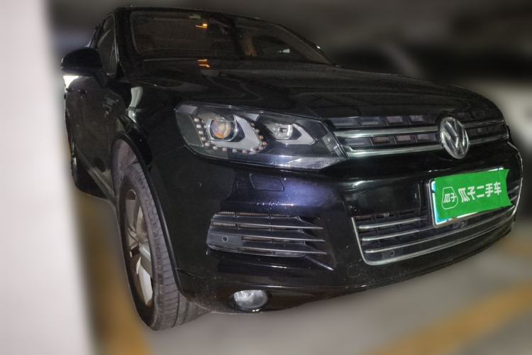 Used Volkswagen Touareg 2015 3.0 TSI Luxury Model Front Right 45 Deg